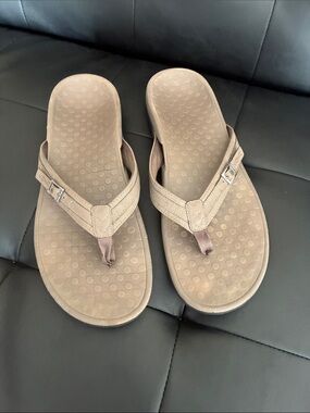 Vionic Women's Taupe Brown Thong Sandals flip flops size 12